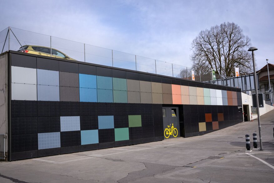 PV-Fassade bunt