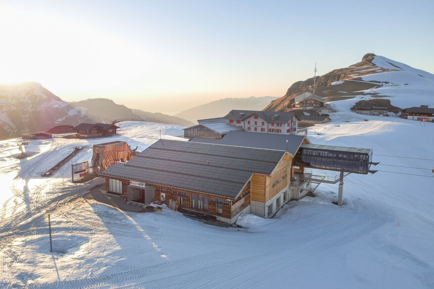 Liftstation mit PV-Flächen