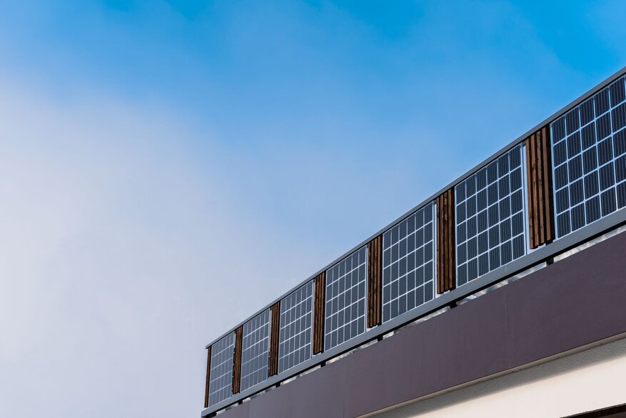 Fassade mit PV-Anlage